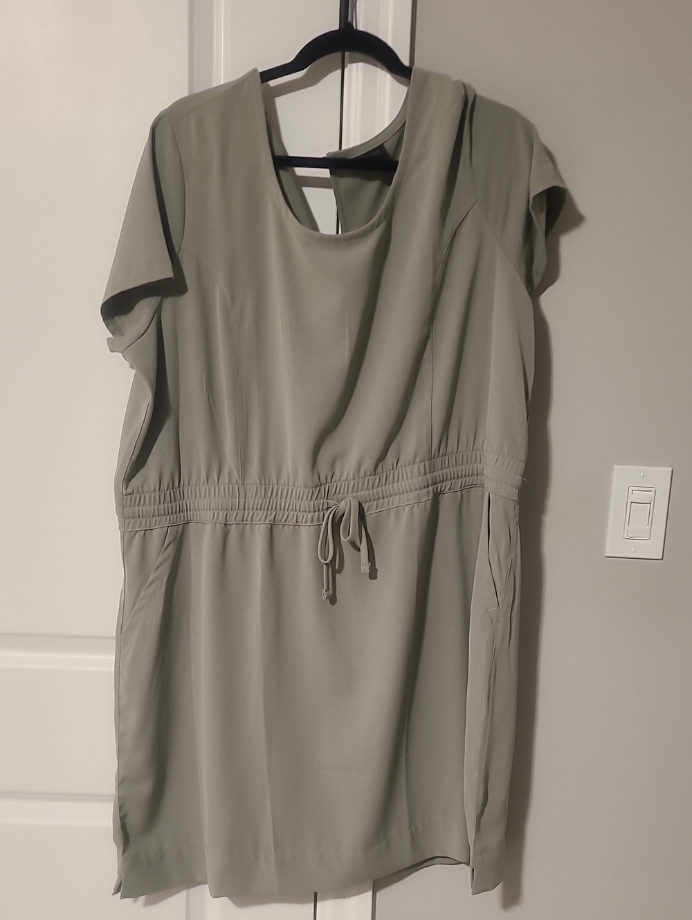 32 Degrees Sage Green Short Sleeve Drawstring Midi Dress